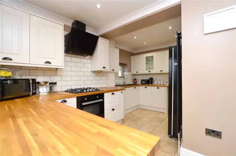 Three Bedroom Semi Detached House Near Schools and Amenities