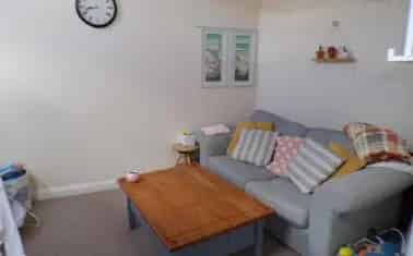 2 Bed House with Courtyard Garden