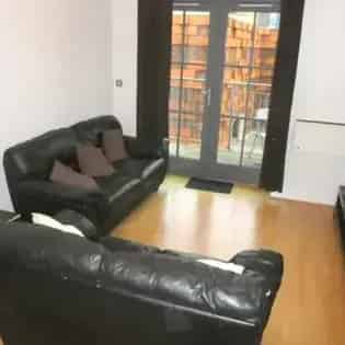 2 Bed 2 Bath Manchester Apartment with Balcony and Parking