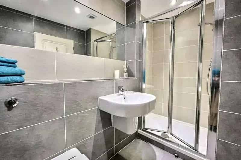 5 Bed Detached House For Sale