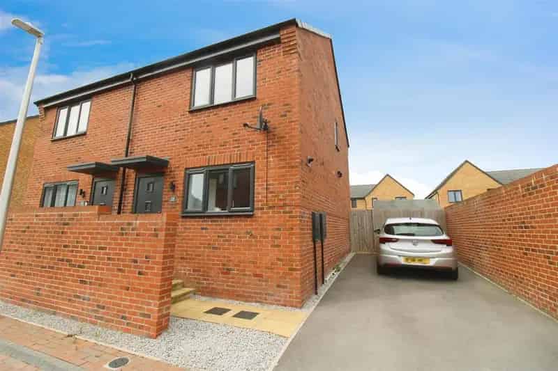 2 Bedroom Semi-Detached House For Sale