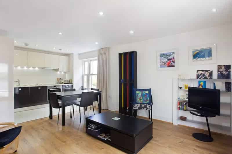 2 Bedroom Flat for Sale in Queen Mary's Place