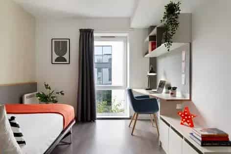 1 Room Flat 14m² Southampton Private Bathroom Shared Kitchen
