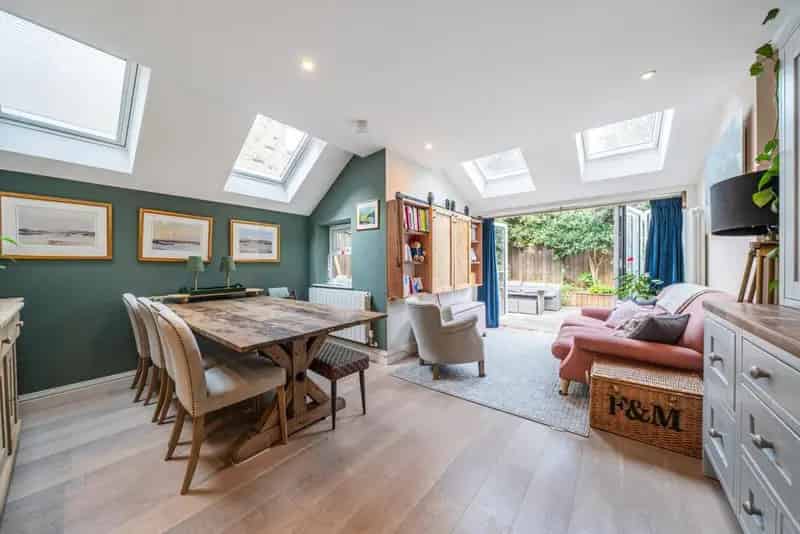 Four Bedroom Split Level Apartment near Clapham North Brixton Stockwell