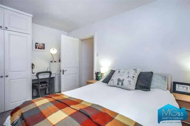 2 Bed Flat for Sale Near Woodside Park
