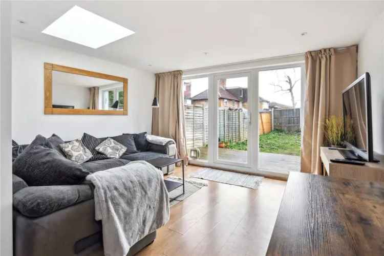 2 Bedroom Maisonette in London