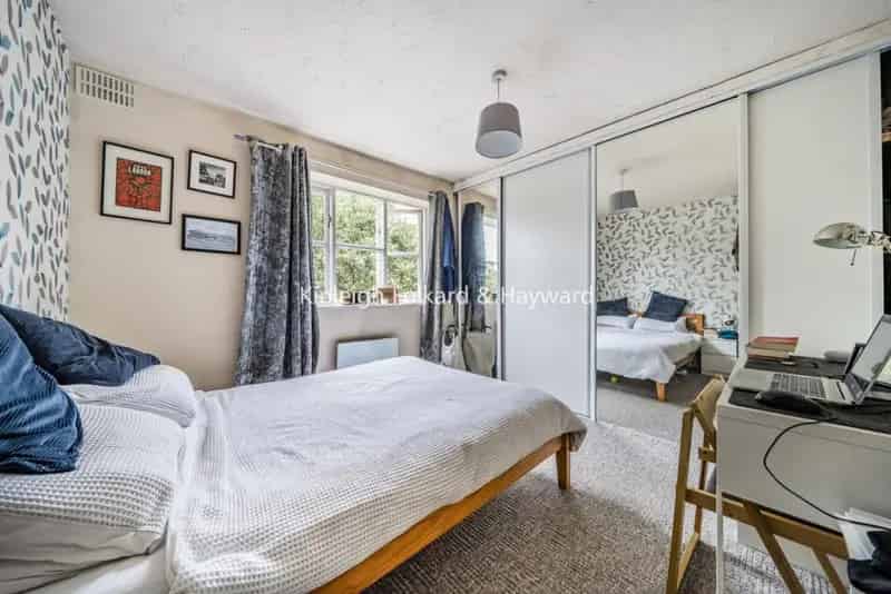 Two Bedroom Apartment Near South Bermondsey Station