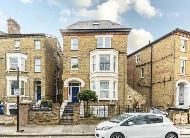 One Bedroom Ground Floor Flat Near Ealing Common