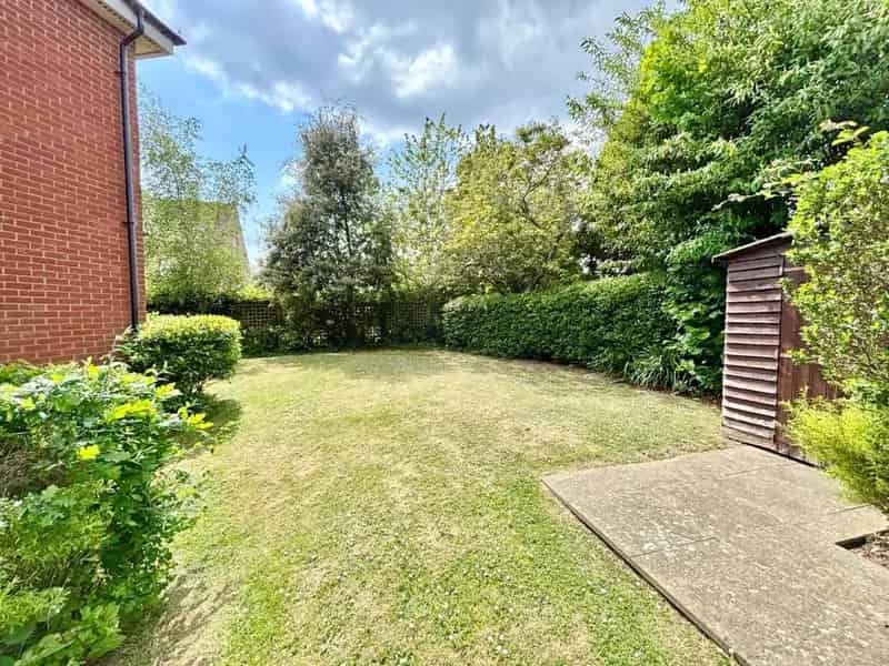 1 Bed Flat for Sale - Gated Development - Spacious Apartment