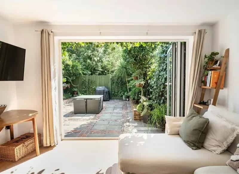 Two Double Bedroom Ground Floor Garden Flat Near Stockwell