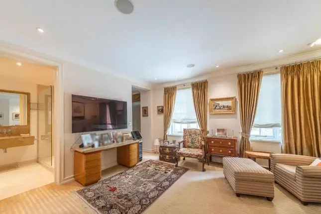 Town house for sale in Wilton Street, Belgravia SW1