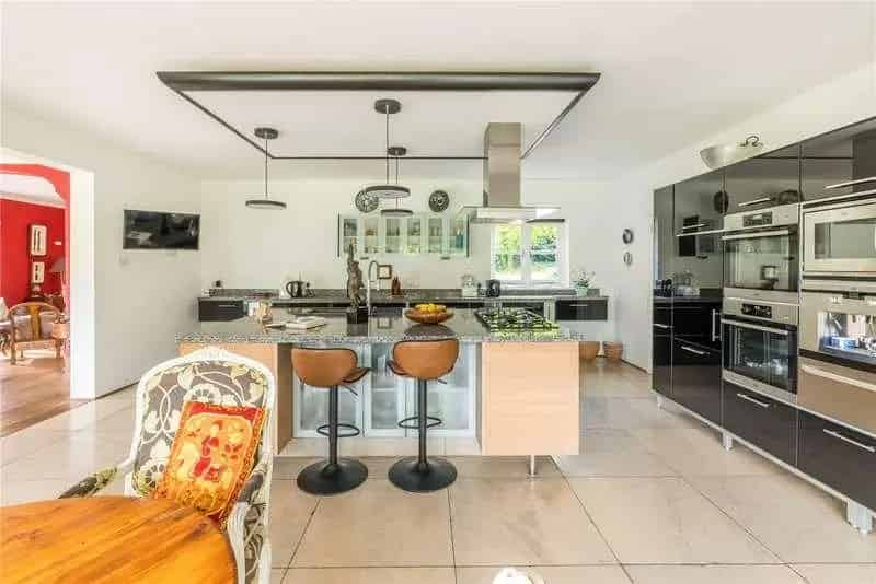 5 bed house for sale