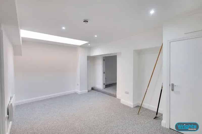 2 Bedroom Apartment to Rent in Bath's Oldfield Park