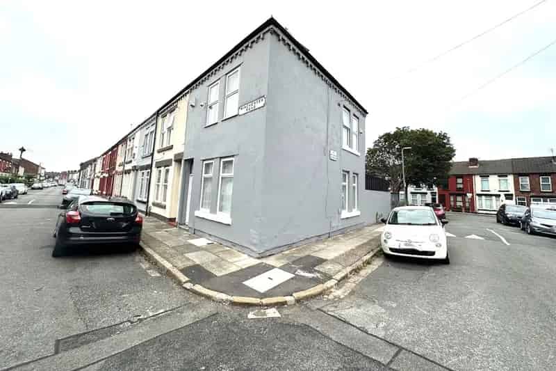 3 Bed House 2 Reception Rooms Rear Yard Street Parking EPC D