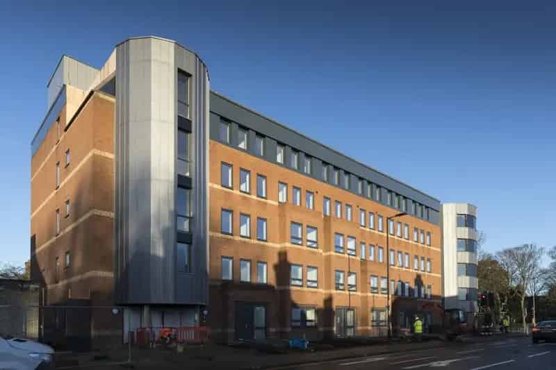 Modern Executive Apartment Near Train Station