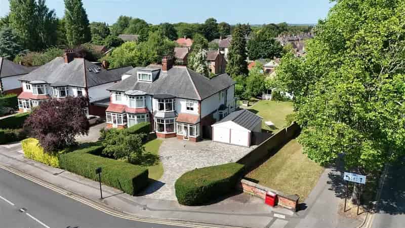 4 Bedroom Semi-Detached House for Sale
