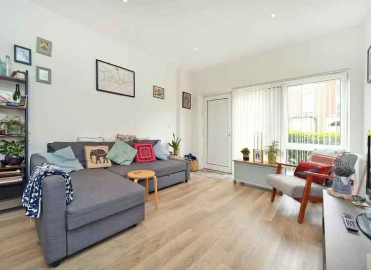 Flat For Sale in London, England