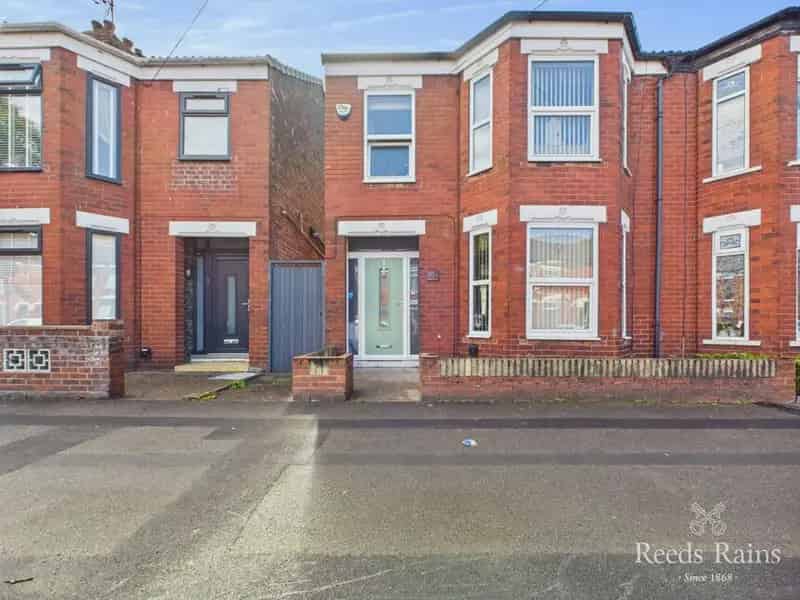 3 Bedroom Semi Detached House Kingston Upon Hull HU8