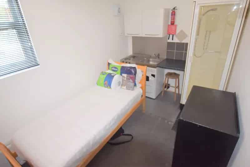 Watford Studio Apartment near Hospital Key Worker Friendly
