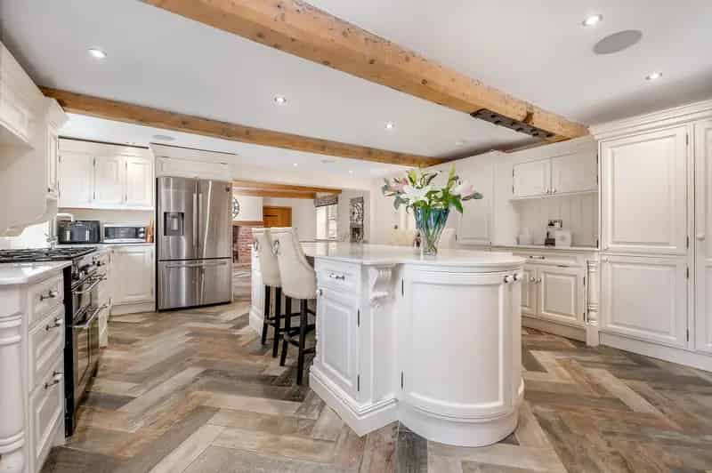 7 Bedroom Farmhouse with Cottage and 7 Acres Derbyshire