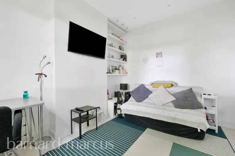 One Bedroom Apartment Near Borough Station Zero Deposit Available