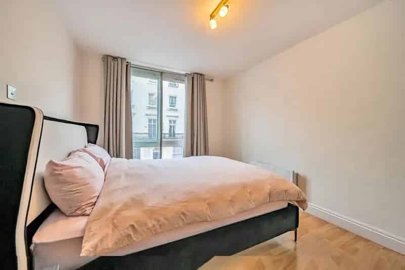 2-Bedroom Belgravia Apartment Near Boutiques and Dining