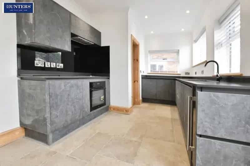 3 bedroom House
 To Let 
Total Size: 819 SQ FT