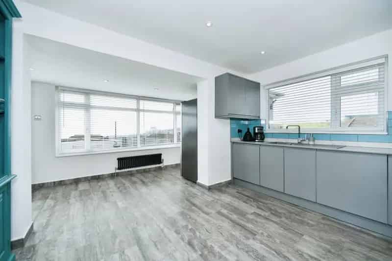 Four-Bedroom Chalet Bungalow Near Brighton Town Centre