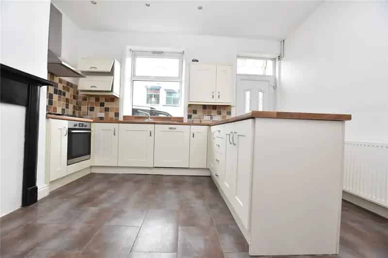 Two Bedroom Terrace House Near Morley Centre