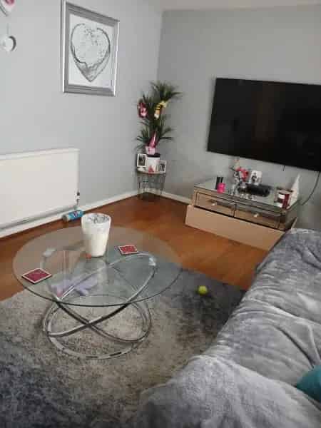 Large 2 Bedroom Ground Floor Flat with Garden