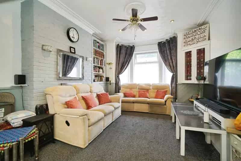 5 Bedroom Mid Terrace House for Sale Manchester M13
