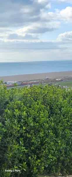 2 Bed Ground Floor Flat with Garden