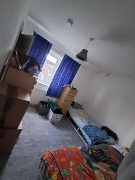 2 Bedroom House with Big Garden and Kitchen