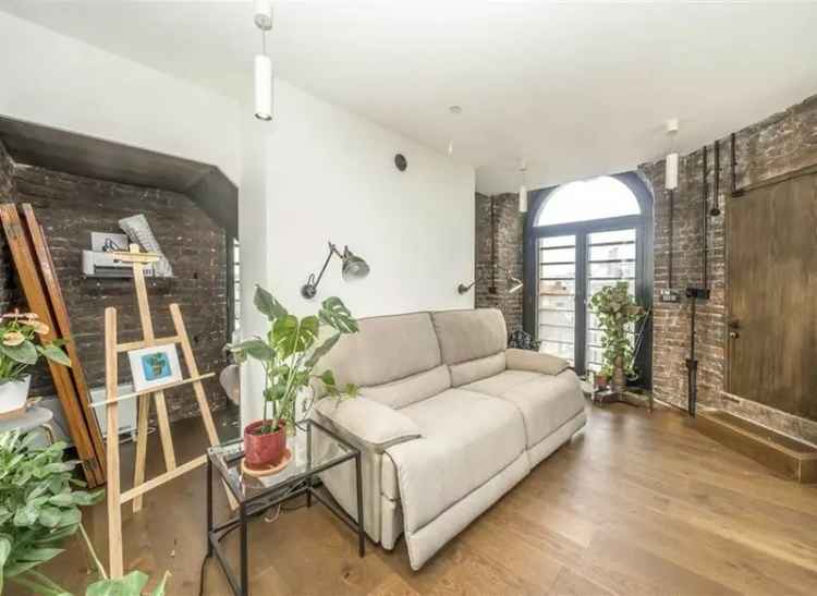 Luxury 2-Bedroom Apartment in Historic London Church Tower