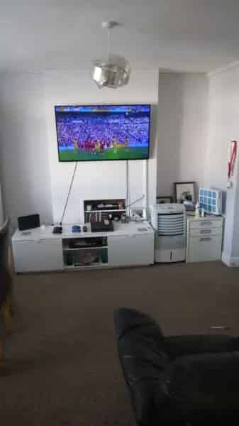 Ground Floor One Bed Flat near Harmanswater Shops