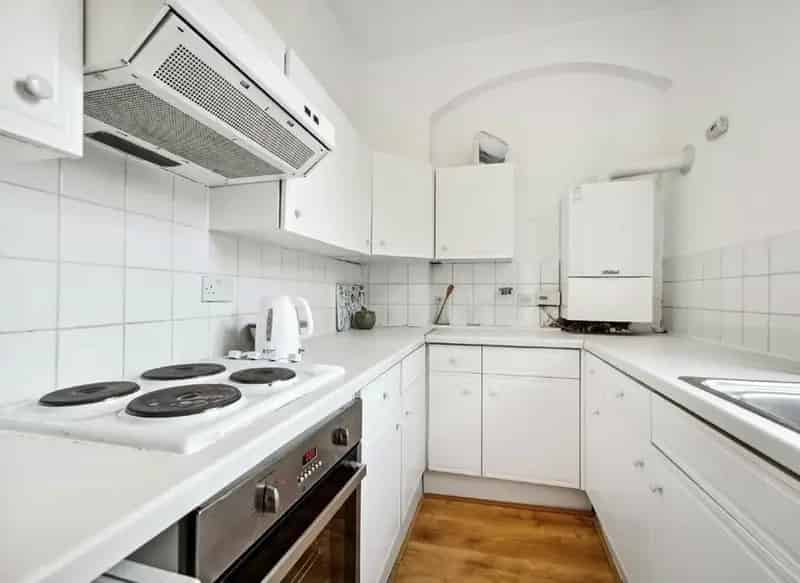 Spacious Studio Apartment near Earls Court Station