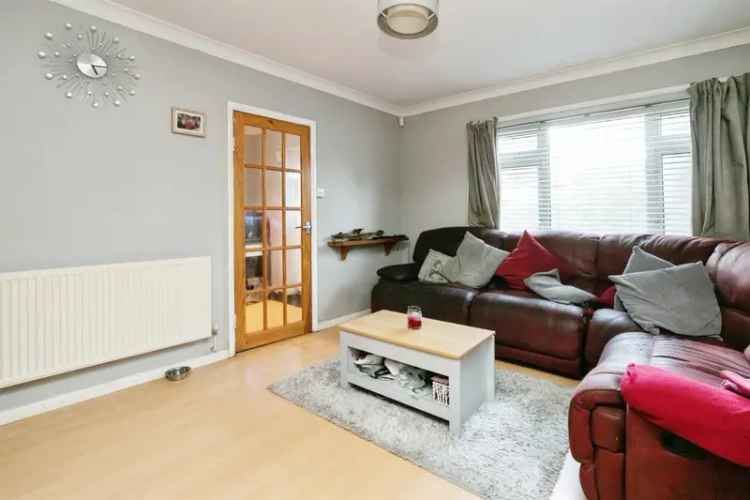Three Bedroom House Family Home Modern Kitchen Large Garden