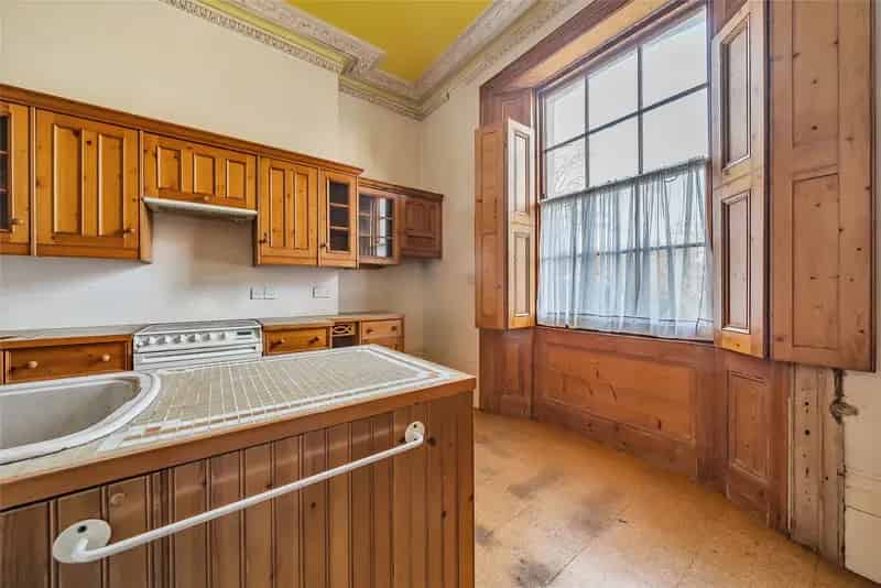 6 Bedroom House Albert Square Full Renovation Potential