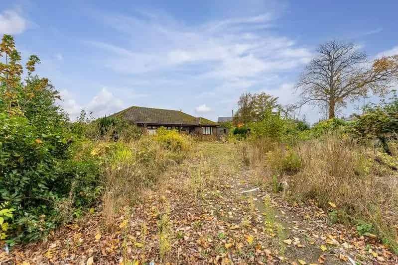 3 Bed House For Sale - Renovation Project or Development Opportunity