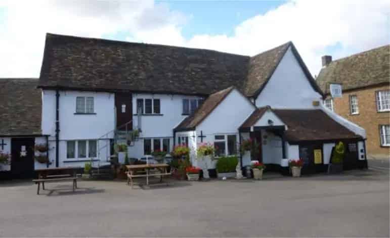 Grade II Listed Bar Restaurant with Living Space and Beer Garden