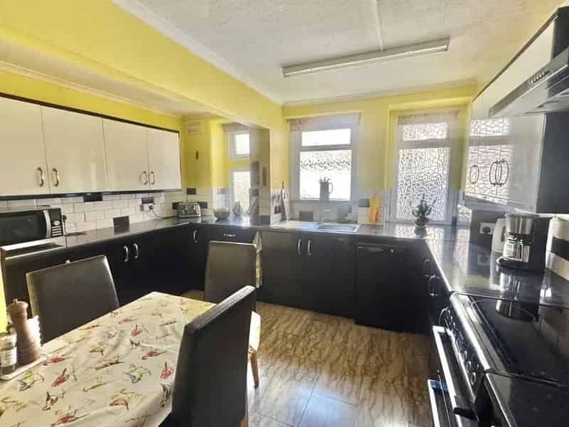 2 bedroom  Flat for sale, Folkestone, Kent, CT20