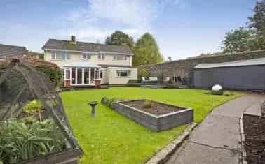 Substantial Detached House in Parkfield Taunton with Five Bedrooms and Large Garden