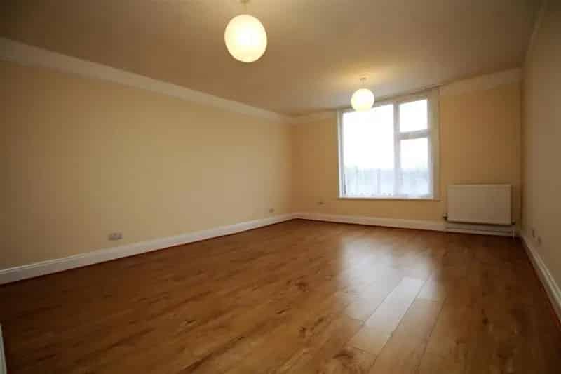 3 Bedroom Flat to Rent Unfurnished