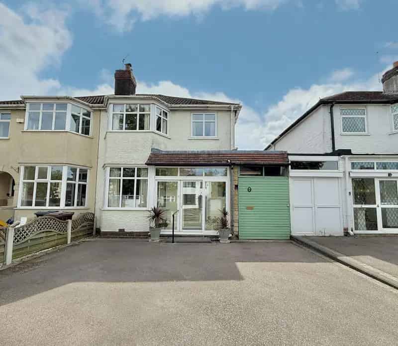 3 bedroom semi-detached house for sale