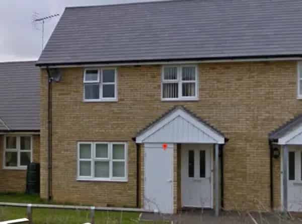 Spacious 4 Bed Mid Terrace with Dining Room and Two Toilets