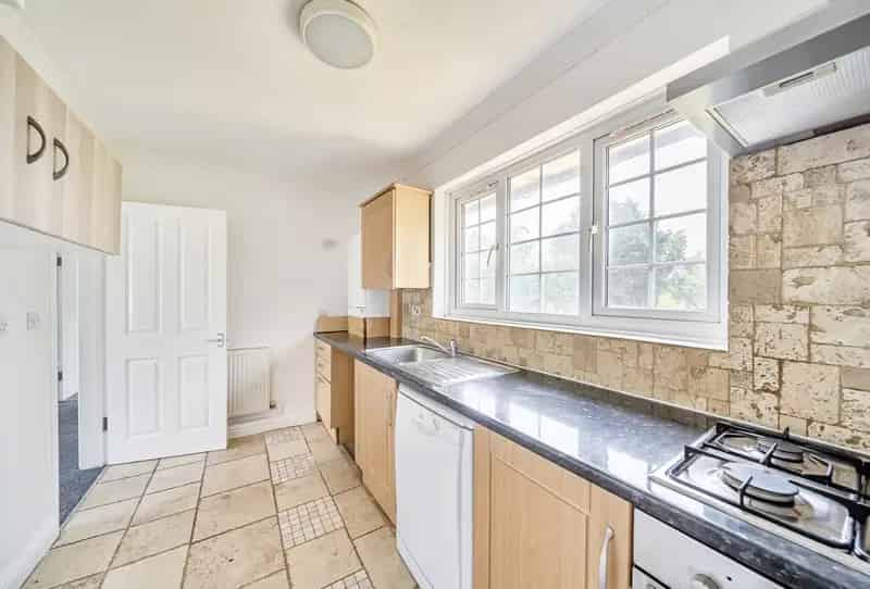 2 Bedroom Maisonette for Sale in Roe Green Village