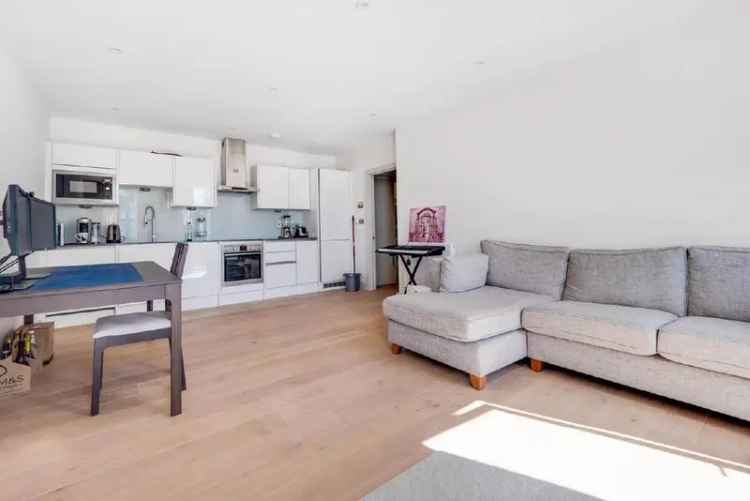 Flat For Sale in London, England