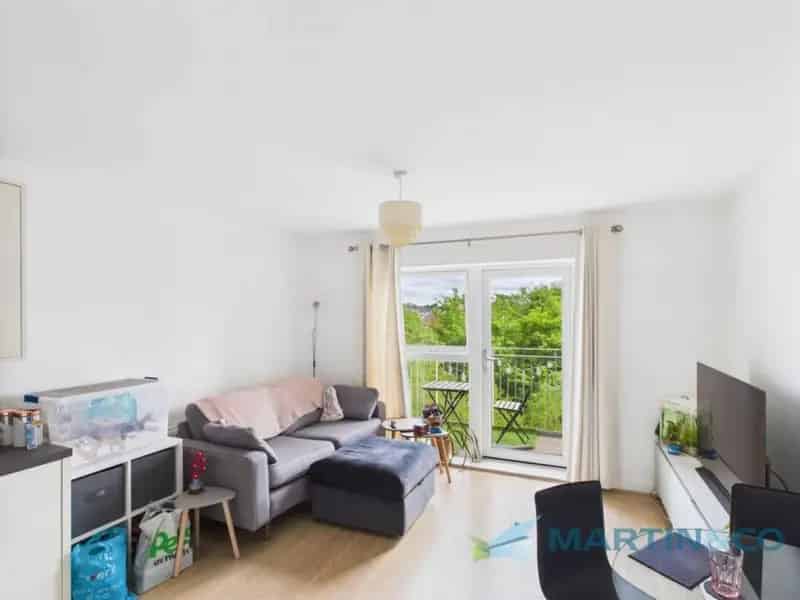 2 Bedroom Flat For Sale Town Centre