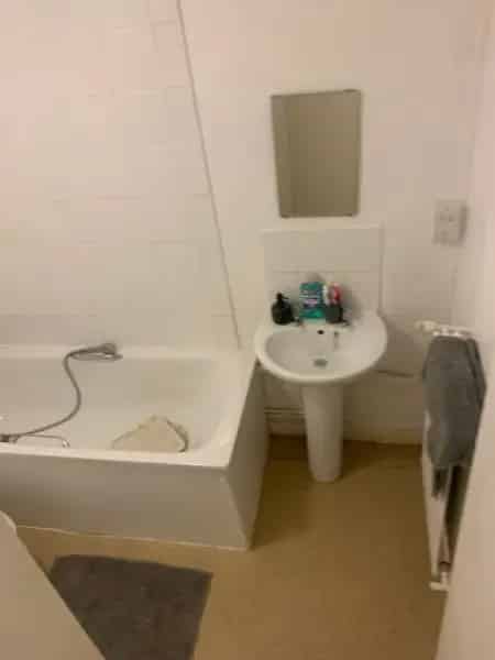 Ground Floor Flat with New Kitchen and Communal Garden