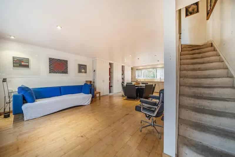 Three Four Bedroom Townhouse Renovation Project Chain Free